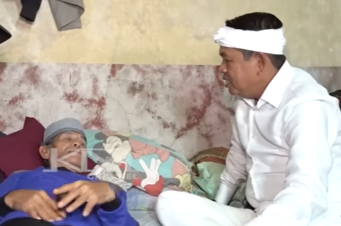 Gubernur Jawa Barat Dedi Mulyadi mengunjungi satpam lansia di Kota Depok.