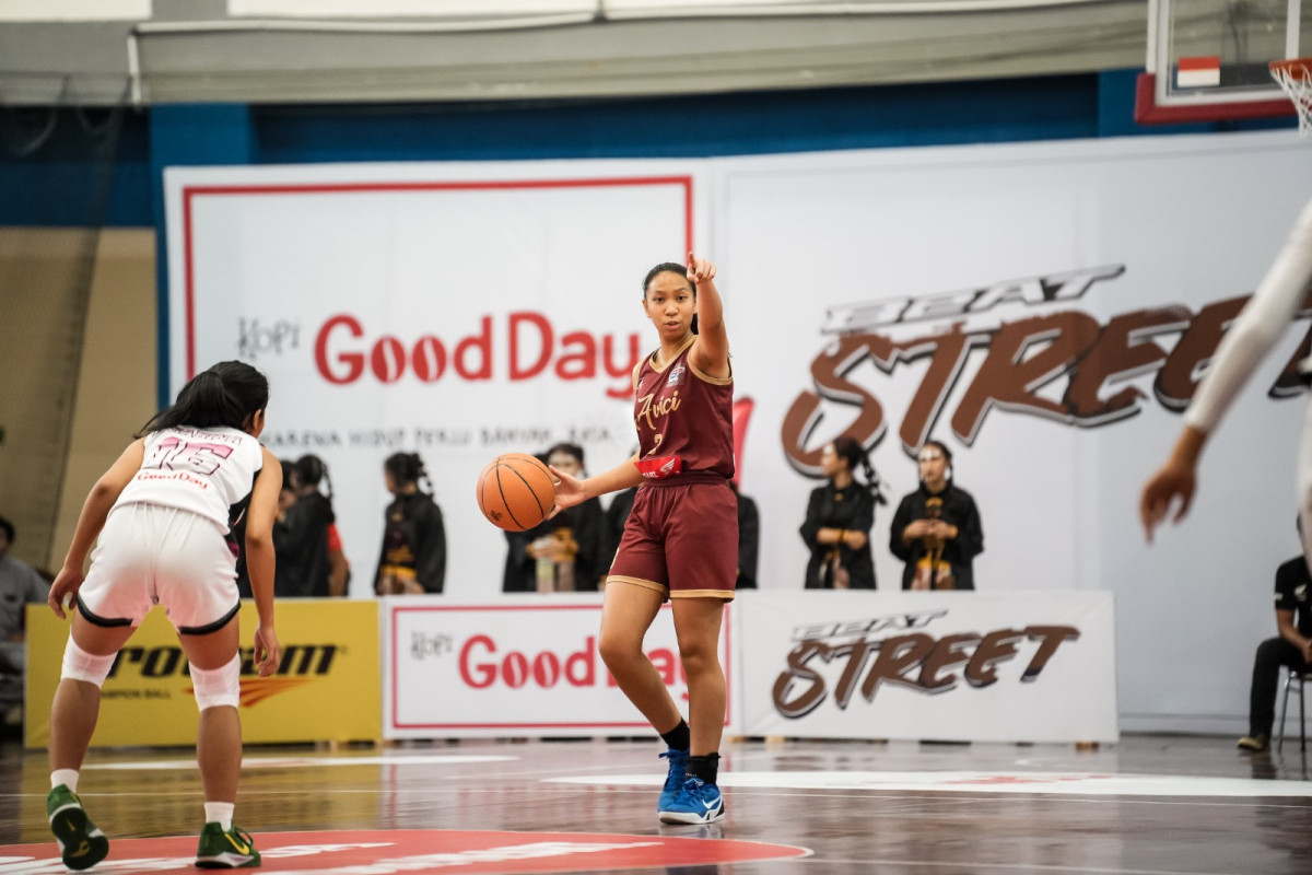 Pemain SMA Avicena, Ratu Sabrina Amaury.