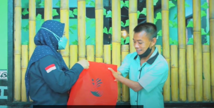 KPM Bansos PKH pemegang KKS terbitan Bank Mandiri di sejumlah daerah bersiap mendapatkan pencairan dana