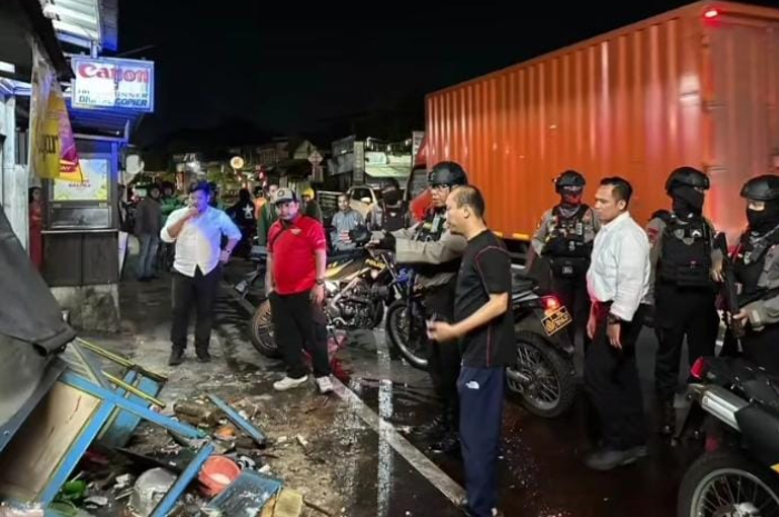 Kondisi gerobak pedagang ketoprak di Kota Depok, yang dirusak bang jago.