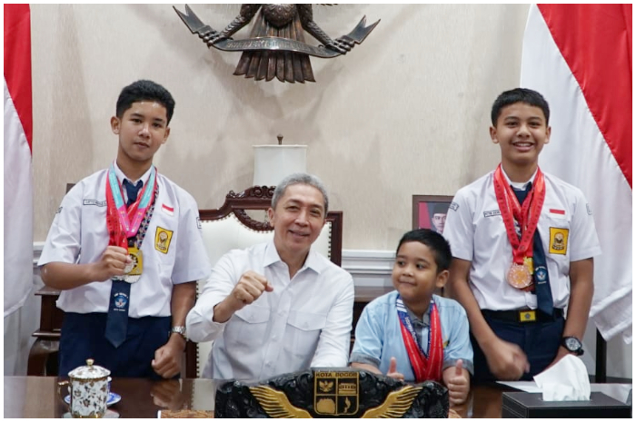 Peljar yang mendapat apresiasi dari Wali Kota Bogor Dedie Rachim usai menang olimpiade matematika di Hongkong.