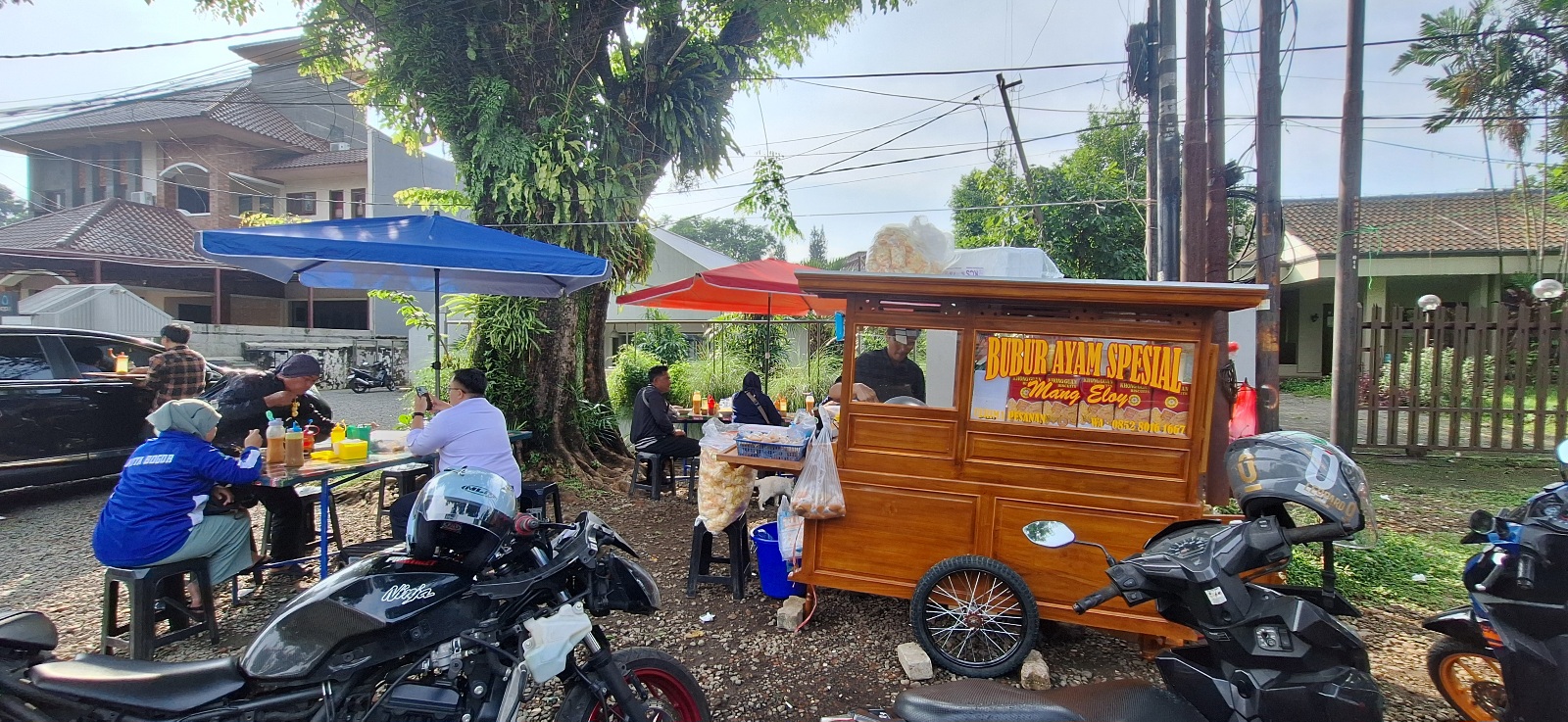 Tempat sarapan bubur murah meriah dan enak di Kota Bogor.