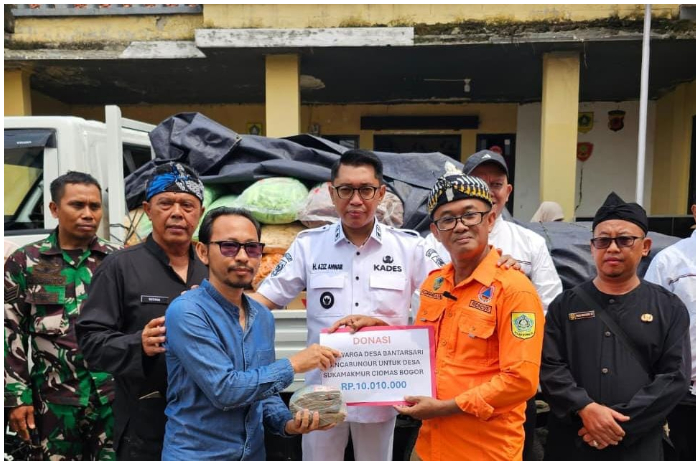 DPC APDESI merah putih salurkan bantuan bagi korban ambruknya Majelis Taklim di Ciomas.