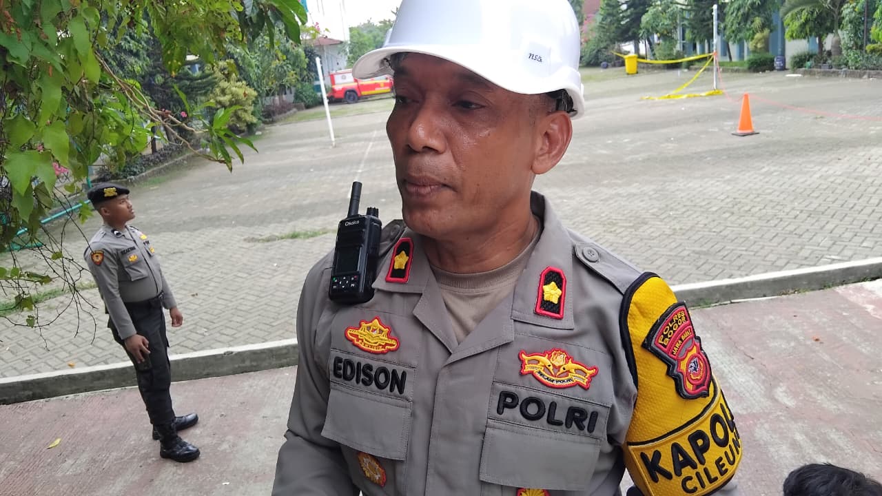 Kapolsek Cileungsi, Kompol Edison saat dimintai keterangan oleh Radar Bogor di SMKN 1 Cileungsi, Kabupaten Bogor, Kamis 11 September 2025.