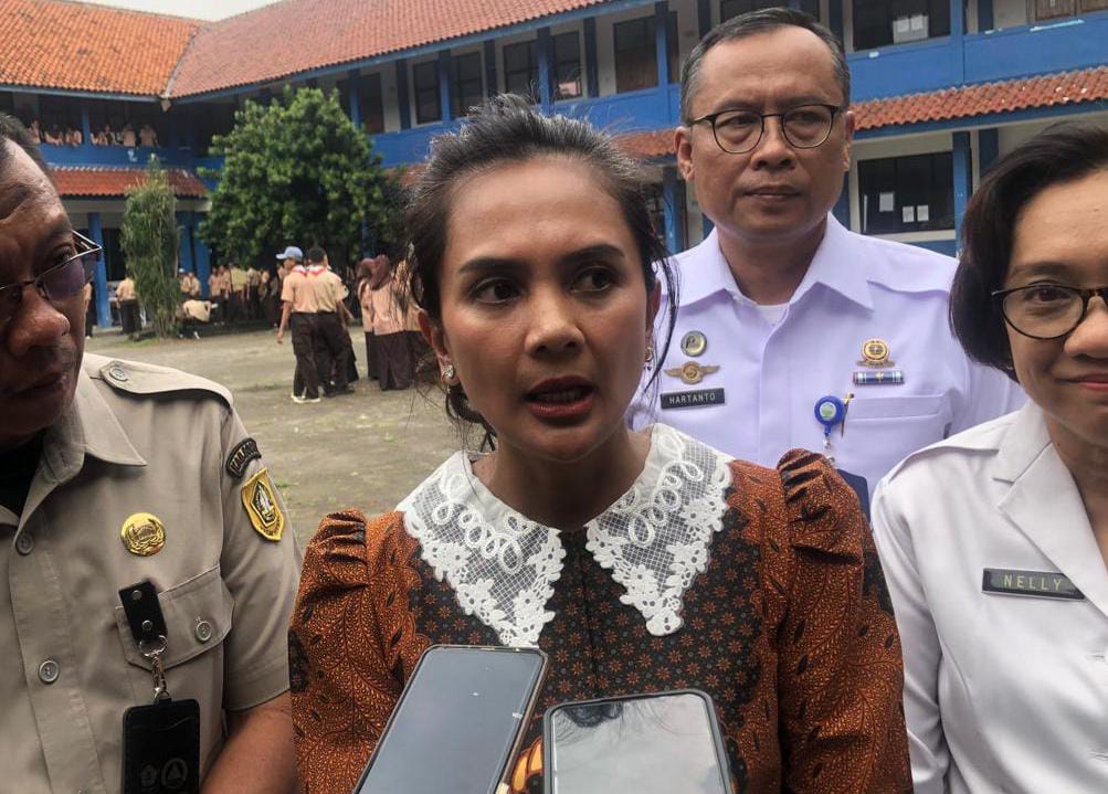 Anggota Komisi V DPR RI, Marlyn Maisarah saat dimintai keterangan usai menghadiri kegiatan sekolah lapang gempa bumi dan tsunami di SMKN 1 Cibinong, Kabupaten Bogor.