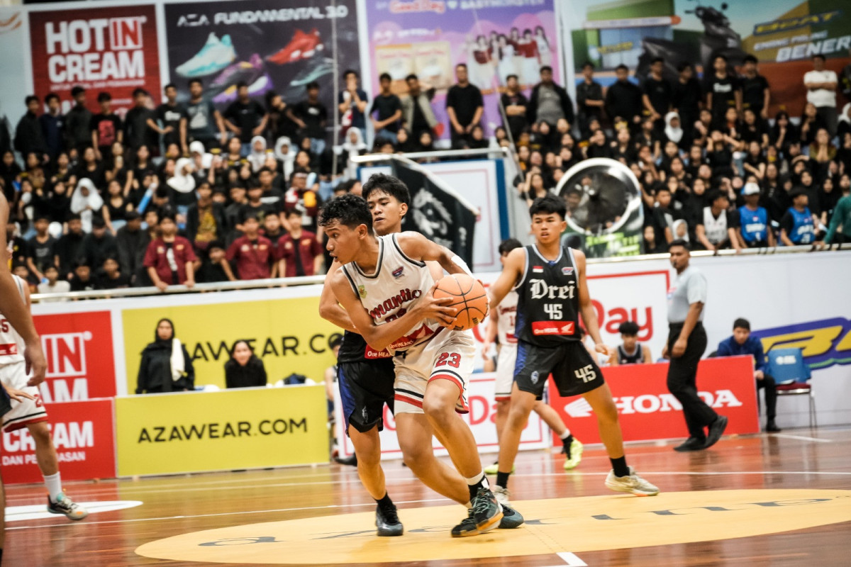 Aksi pemain SMAN 3 Cibinong, John Jauza Bravo di Honda&nbsp;DBL&nbsp;Bogor.