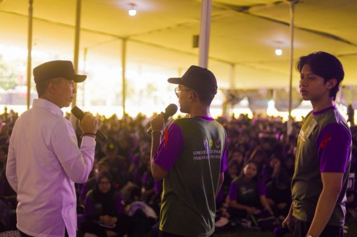 Wali Kota Bogor saat berdialog bersama mahasiswa Unpak.