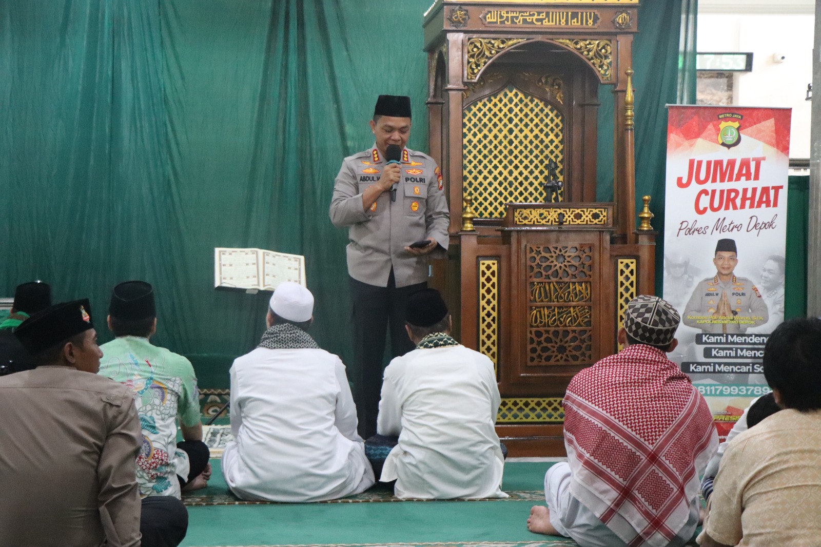 Kapolres Metro Depok Kombes pol Abdul Waras memberikan pesan Kamtibmas usai&nbsp;salat&nbsp;Jumat, 12 September 2025.
