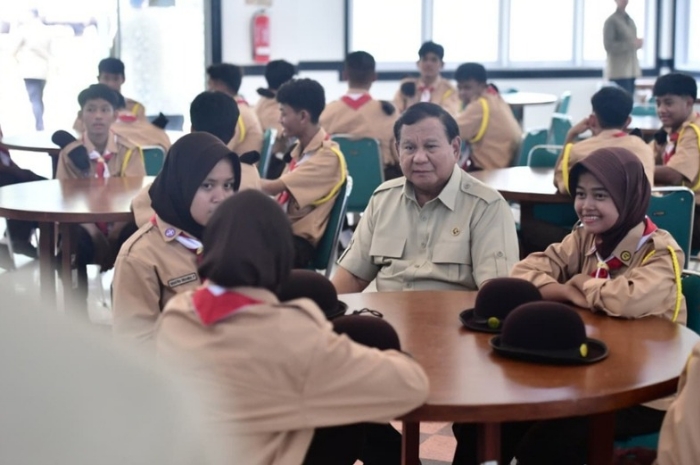 Presiden Prabowo saat berkunjung ke Sekolah Rakyat