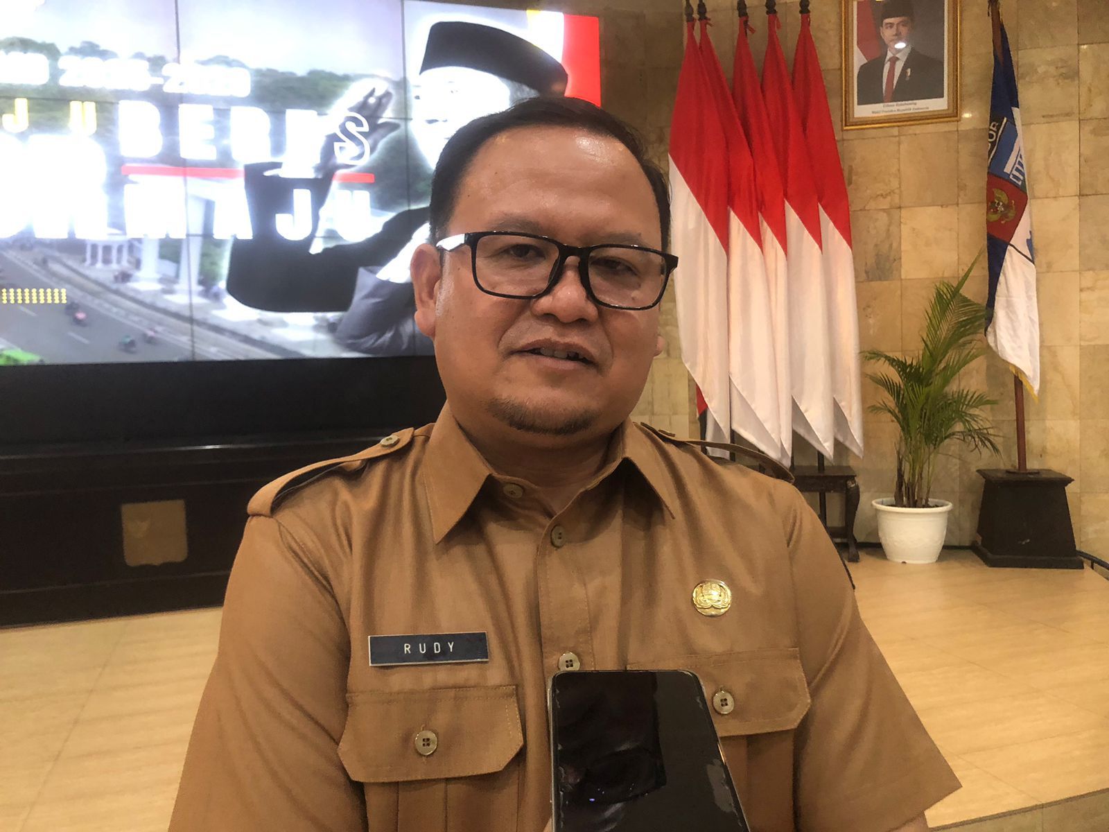 Kepala Bapperida Kota Bogor, Rudy Mashudi usai dimintai keterangan.