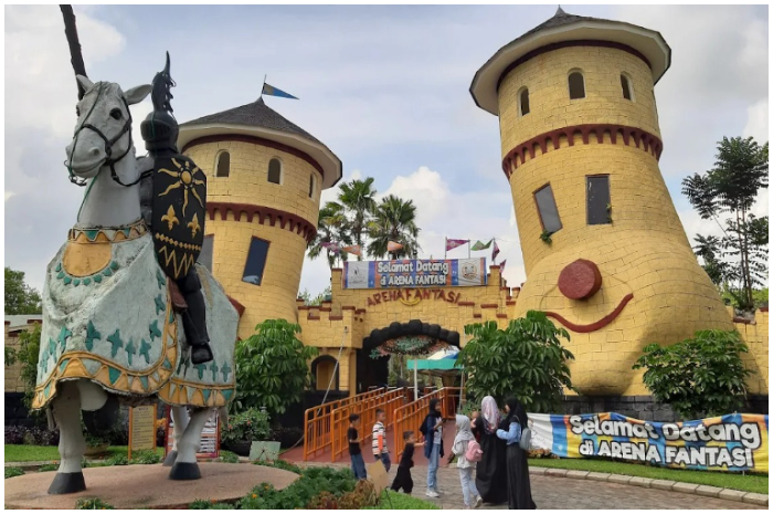 Arena Fantasi Kota Bunga di kawasan Cipanas, Cianjur.