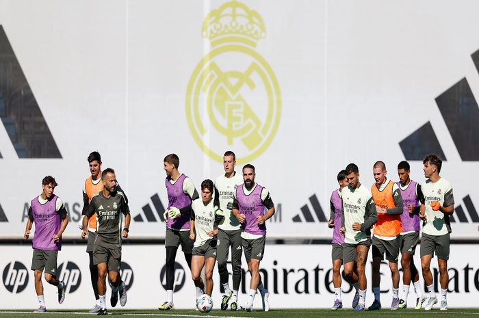 Real Madrid dalam latihan jelang laga menghadapi Real Sociedad.