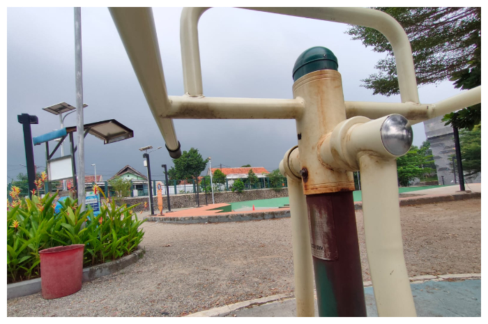 Kondisi alat fitnes outdoor di Alun-alun Kota Depok, yang mengalami korosi&nbsp;dan&nbsp;berkarat.