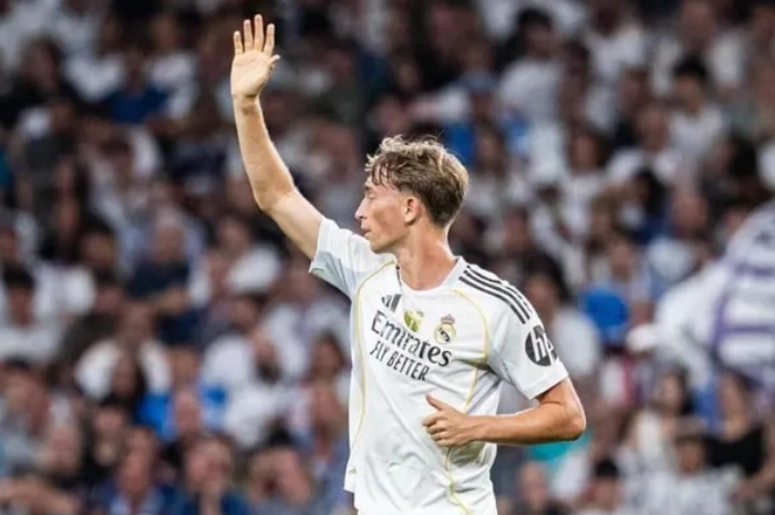 Bek tengah Real Madrid, Dean Huijsen diusir&nbsp;wasit Jesus Gil Manzano.