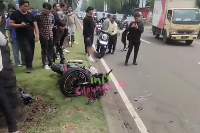 Kecelakaan lalu lintas terjadi di Kota Wisata, Gunungputri, Kabupaten Bogor.