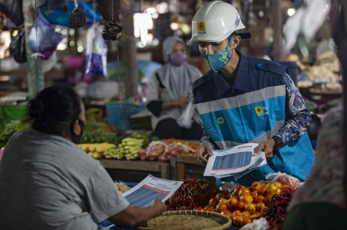 PLN salurkan bantuan penyambungan listrik Rp18,6 Miliar untuk terangi 18.377 keluarga
