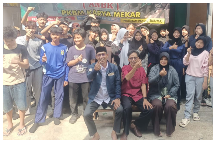 Ketua BAZNAS Kota Bogor, Subhan Murtadla, S. Ag, ME saat melakukan kunjungan ke PKBM Karya Mekar.
