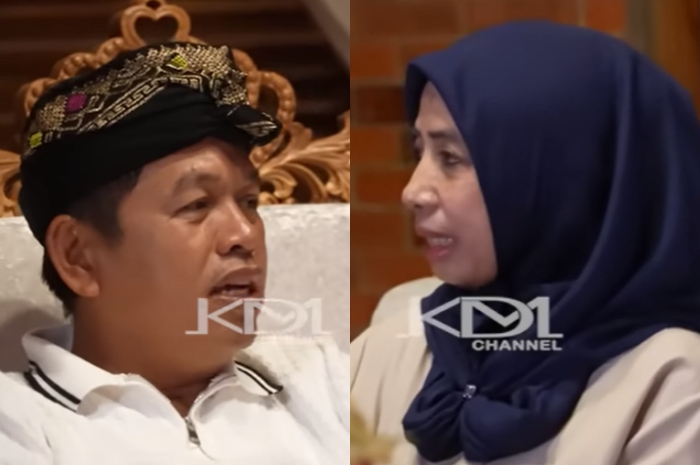 Gubernur Jawa Barat Dedi Mulyadi saat berbincang dengan Kokom Komariah di Lembur Pakuan, Subang.
