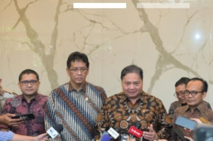 Menkeu Purbaya Yudhi Sadewa dan Koordinator Bidang Perekonomian (Menko) Airlangga Hartarto