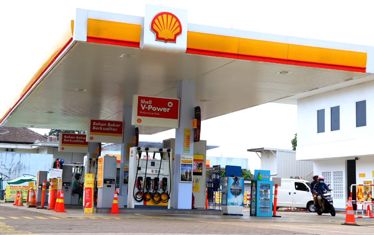 Suasana SPBU Shell Jalan KH Abdulah Bin Nuh, Kota Bogor, yang mulai mengalami kelangkaan BBM.