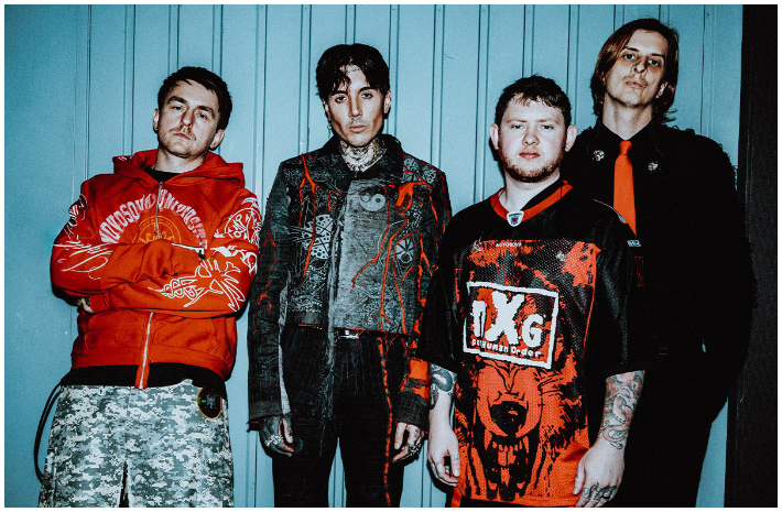 Para personel Bring Me The Horizon menjelang konser di Reading Festival