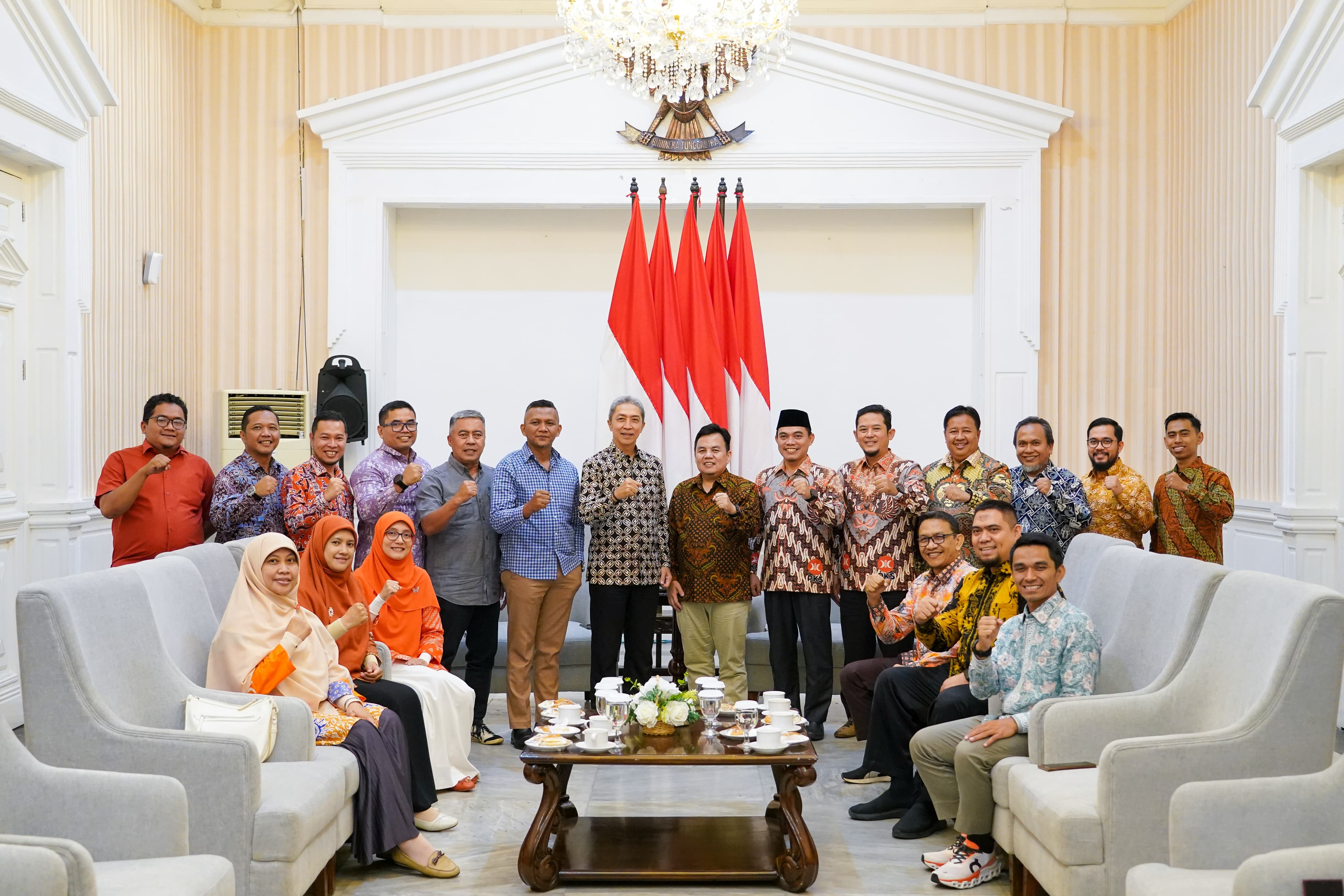 Ketua DPD PKS Kota Bogor, Adityawarman Adil, bersama Jajaran Pengurus Baru sambangi Kantor Wali Kota Bogor.