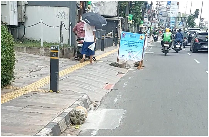 Kondisi terkini bekas galian kabel di Jalan Kartini Kota Depok.