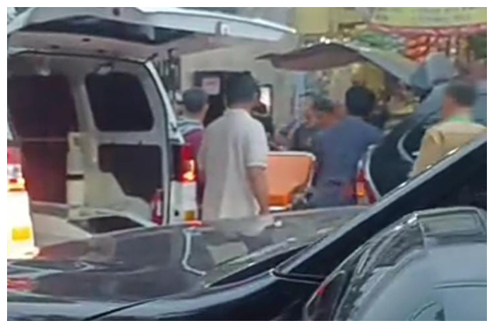 Tangkapan layar video saat korban dibawa ke rumah sakit usai terlibat kecelakaan di Desa Cikeas, Sukaraja, Kabupaten Bogor.