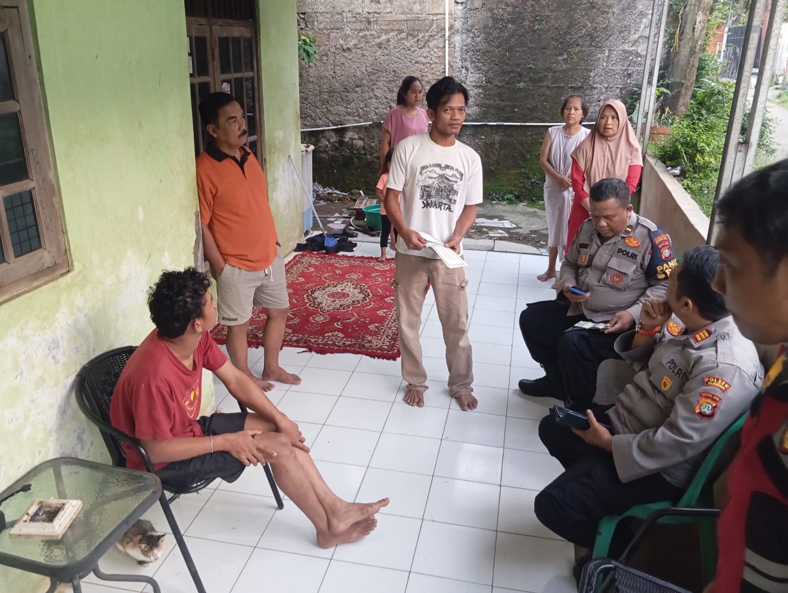 Polisi datangi rumah korban di Kecamatan Sawangan, Kota Depok.