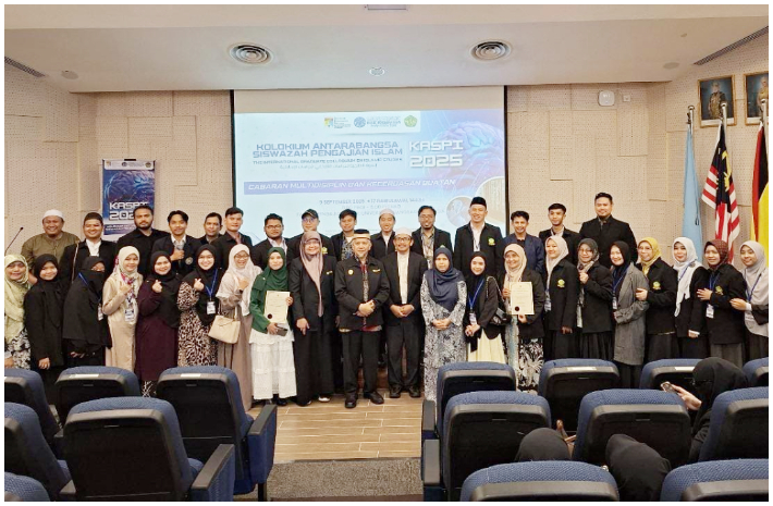 Mahasiswa Sekolah Pancasarjana UIKA Bogor saat mengikuti perlombaan Kolokium Antarbangsa Siswazah Pengajian Islam 2025 di Bangi, Selangor, Malaysia.