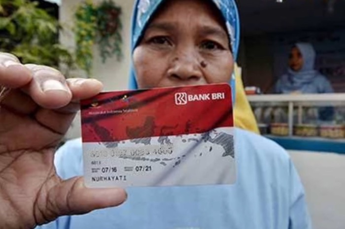 KPM penerima KKS untuk bansos PKH BPNT.