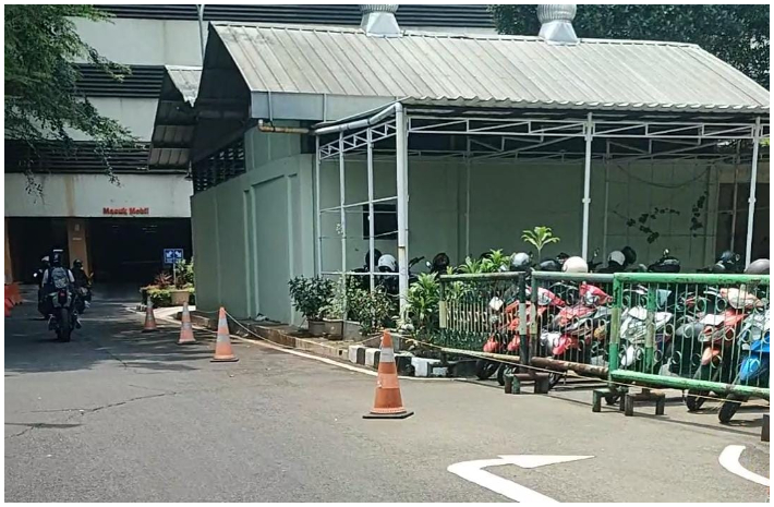 Lokasi TKP maling helm di kawasan Balai Kota Depok yang viral di media sosial.