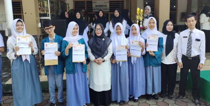 12 siswa SMK Pelita Ciampea Bogor raih Reward Direktorat SMK dalam Sertifikasi Bahasa Asing 2025