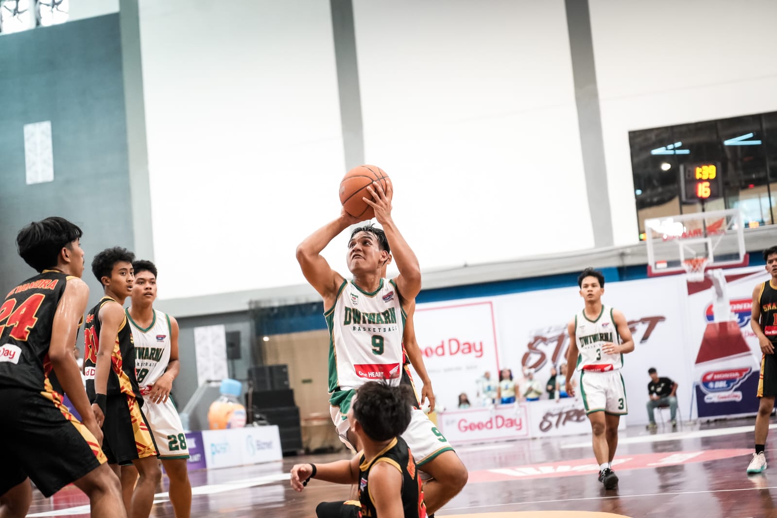 Pebasket SMA Dwi Warna, Raden Moch Al Fatir.