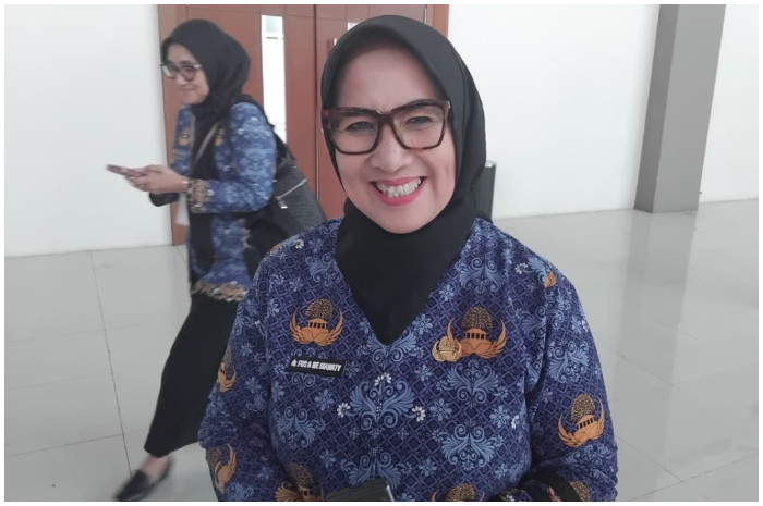 Kepala Dinkes Kabupaten Bogor, Dr. Fusia Meidiawaty saat dimintai keterangan soal program riset kosmetik.