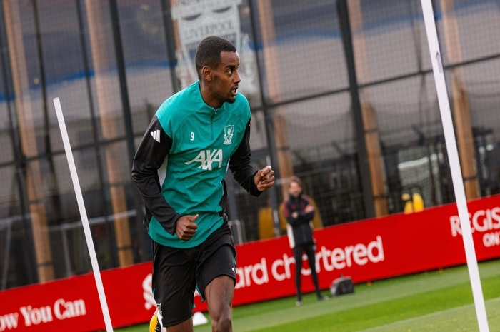 Alexander Isak dalam sesi latihan jelang laga vs Atletico Madrid.