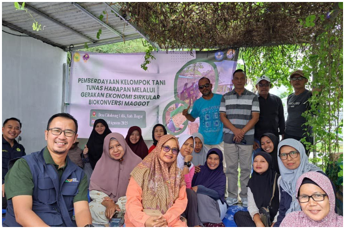 PKM Dosen Unpak saat memberikan pembinaan kepada Kelompok Tani Tunas Harapan.
