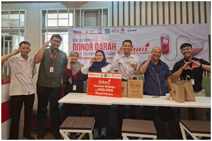 Kegiatan donor darah yang diadakan Alfamart dalam rangka SUA ke-26
