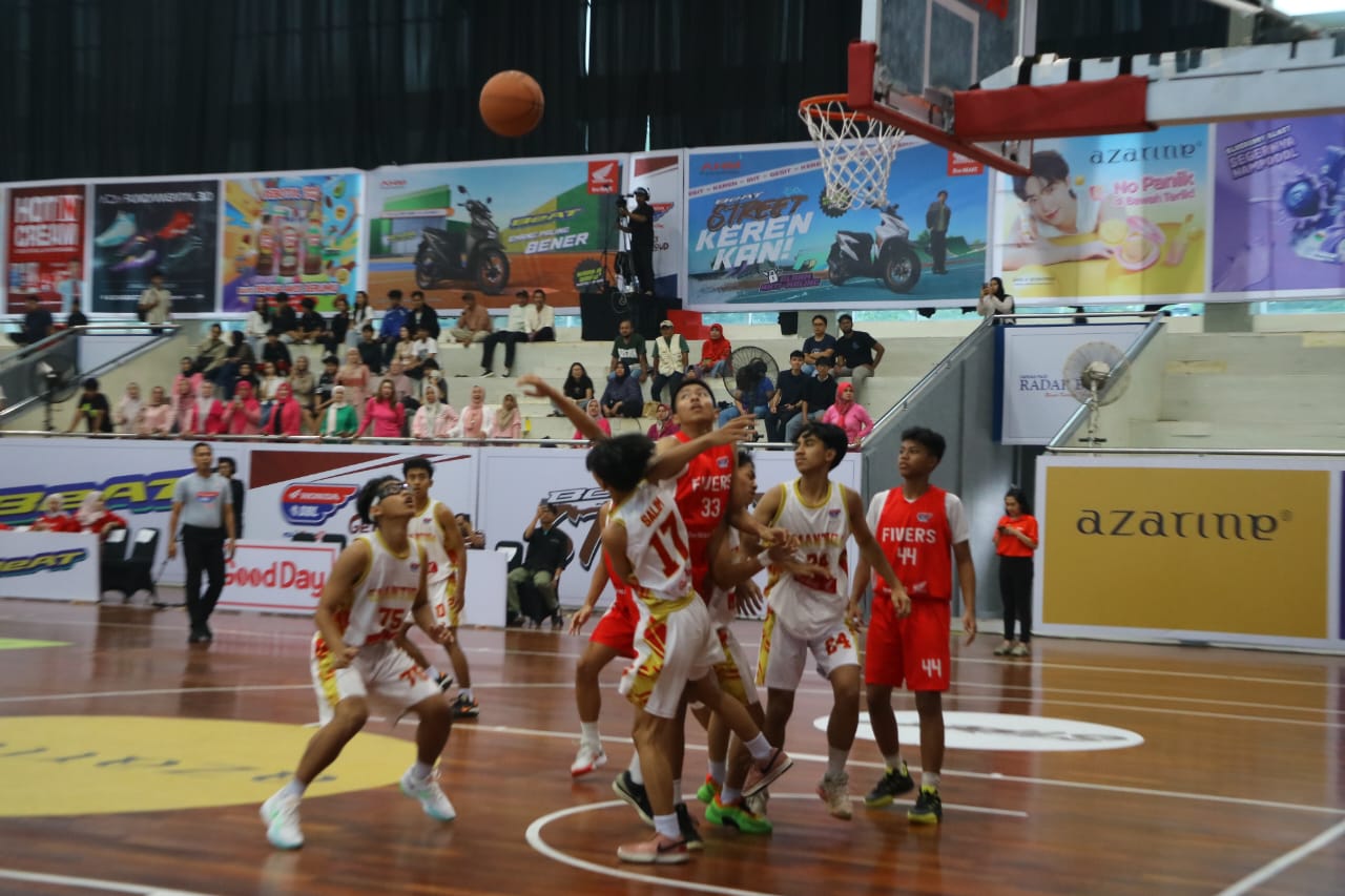 Pertandingan Honda DBL antara SMAN 5 Kota Bogor versus SMAN 3 Sukabumi.