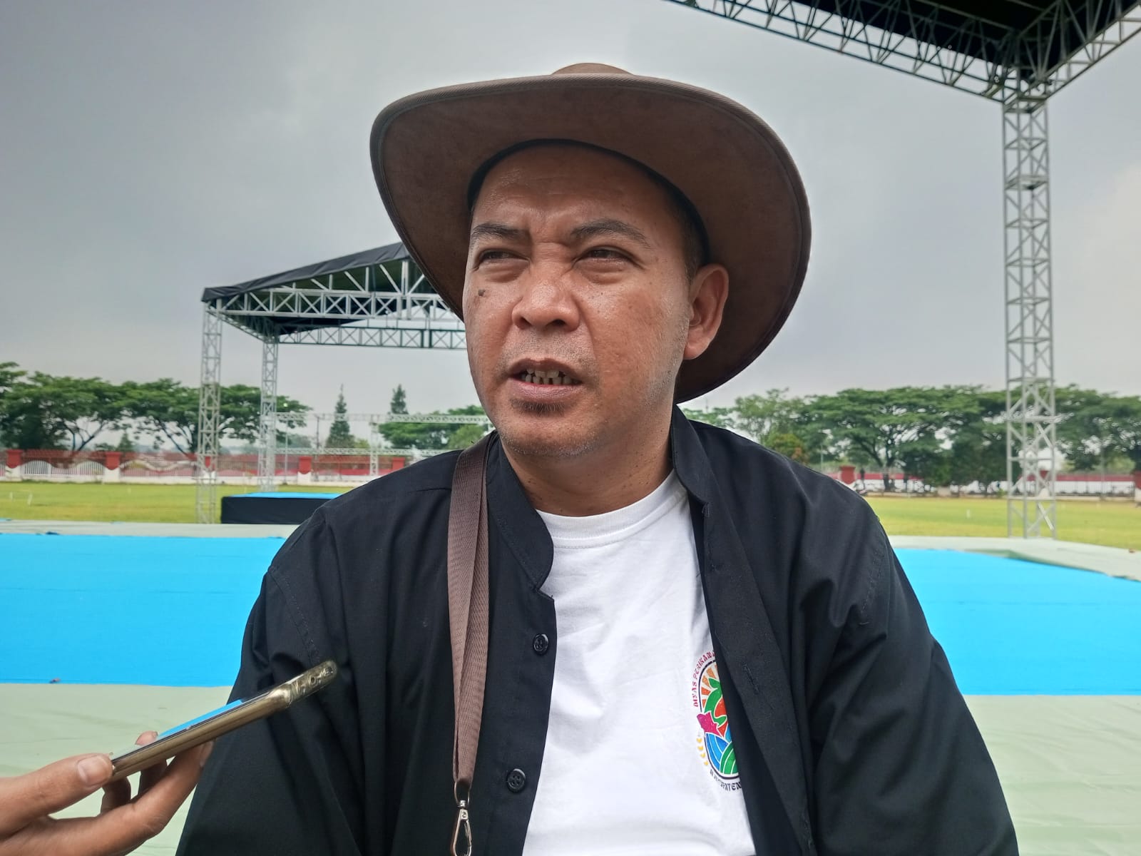 Kabid Peternakan Dodih Prahmadiyan saat dimintai keterangan soal kenaikan harga daging ayam.
