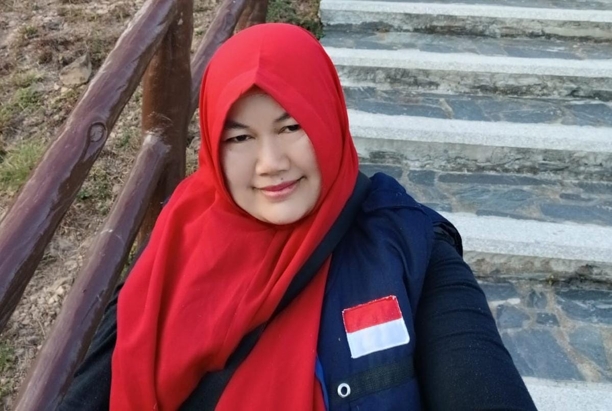 Fatimah Khotib yang dikenal dengan nama pena Ghinda Aprilia, pekerja Migran Asal Bogor yang membangun sekolah gratis di kampung halamannya.