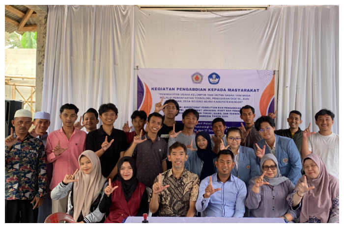 Mahasiswa IBI Kesatuan Bogor, saat melaksanakan PKM bersama KTH Sadar Tani Muda di Desa Bojong Murni, Kecamatan Ciawi, Kabupaten Bogor.