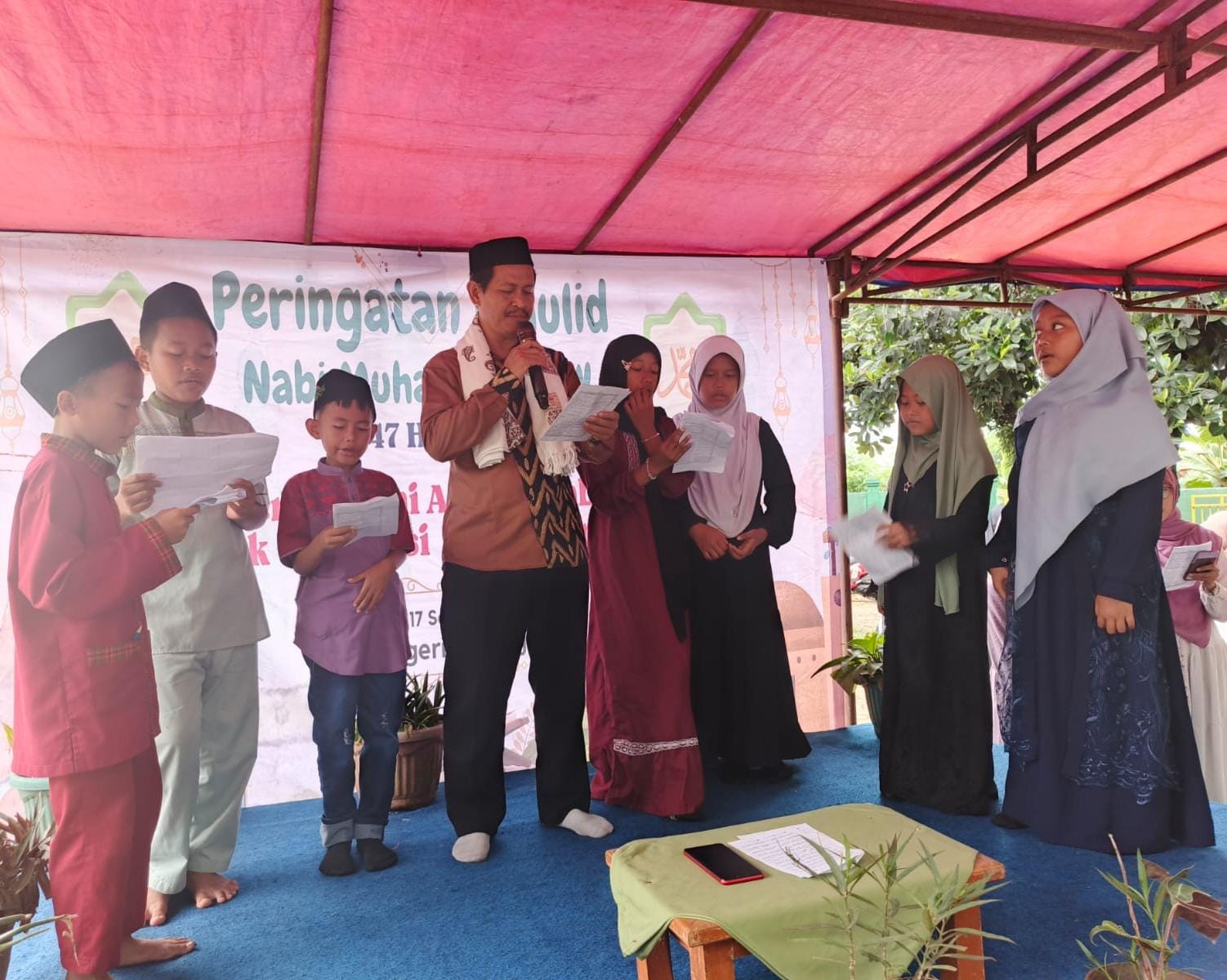 SDN Pasirlaja 01 mengadakan peringatan Maulid Nabi Muhammad Saw dan santunan anak yatim, Kamis 18 September 2025.