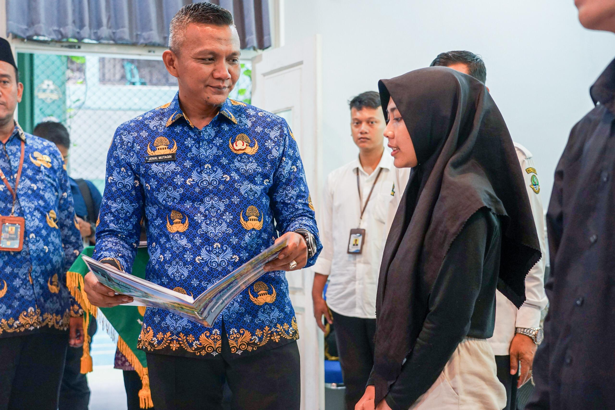 Seremoni penebusan ijazah siswa yang sempat tertahan di sejumlah sekolah di Kota Bogor.