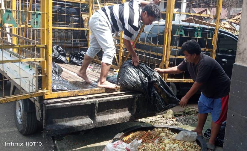 Pengangkutan sampah MBG oleh DLH Kota Bogor.