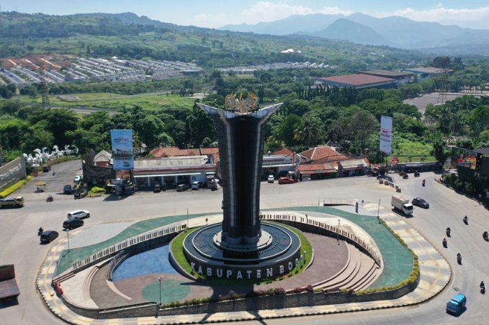 Ilustrasi: Tugu Kabupaten Bogor salah satu ikon daerah berjuluk Tegar Beriman itu.