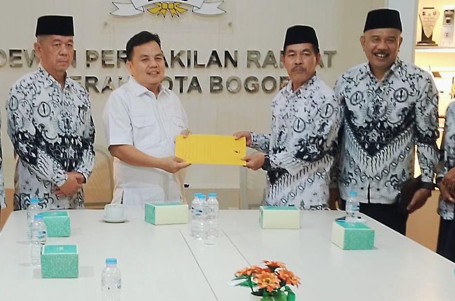 Persatuan Guru Republik Indonesia (PGRI) Kota Bogor menyambangi Ketua DPRD Kota Bogor.