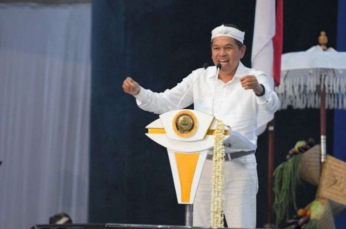 Gubernur Jawa Barat Dedi Mulyadi saat peluncuran program Imah Merenah Hirup Tumaninah atau Rumah Layak dan Hidup Tenang.