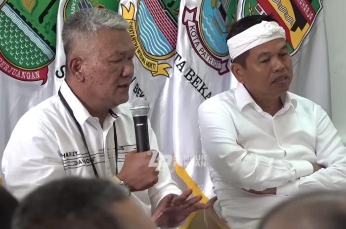 Kadis ESDM Provinsi Jabar, Bambang Tirtoyuliono memberikan penjelasan tambang kepada Gubernur Jawa Barat, Dedi Mulyadi.