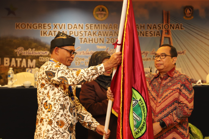 Joko Santoso (kanan) terpilih sebagai Ketua Umum PP IPI.
